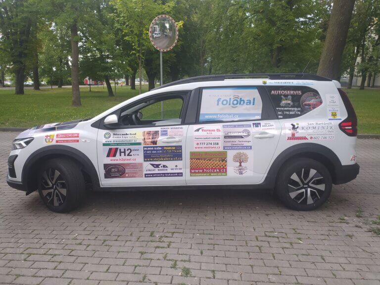 Sociální automobil pro Dětský domov Dubá-Deštná s logem firmy Kateřina Stejskalová
